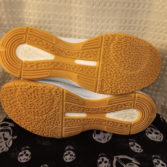 Mens Adidas Athletic shoes - Picture 10 of 12